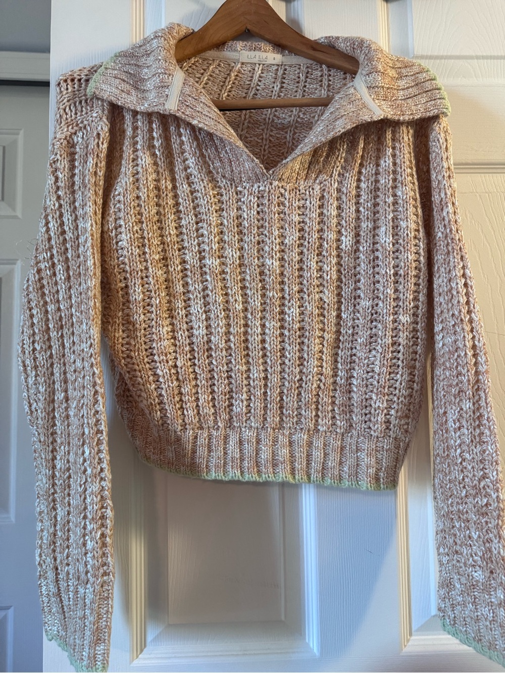 Illa Illa Rose Ribbed V-Neck Cropped Sweater in Cream and Blush size Small